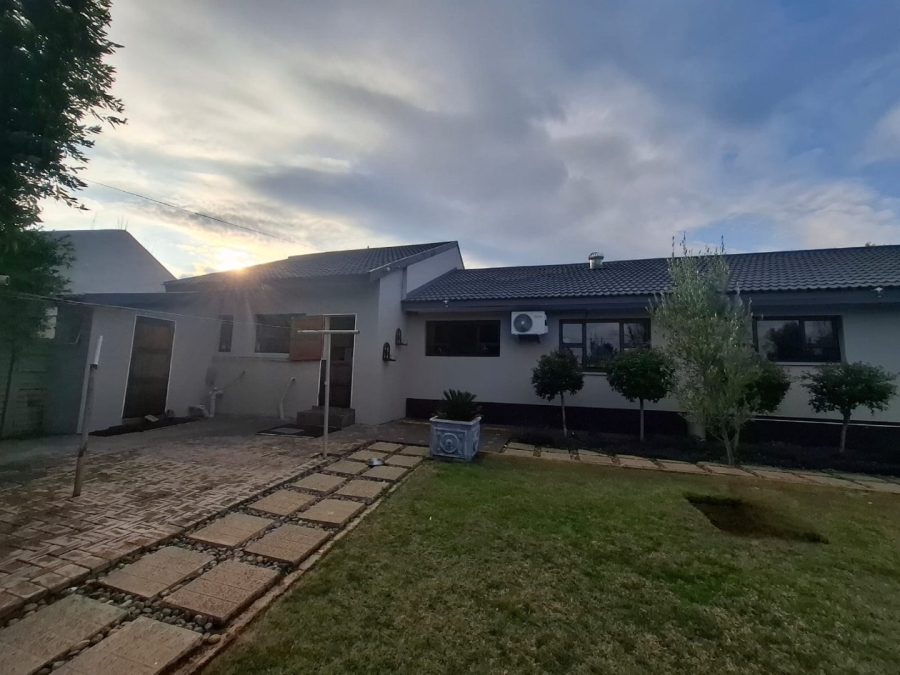 4 Bedroom Property for Sale in Pellissier Free State